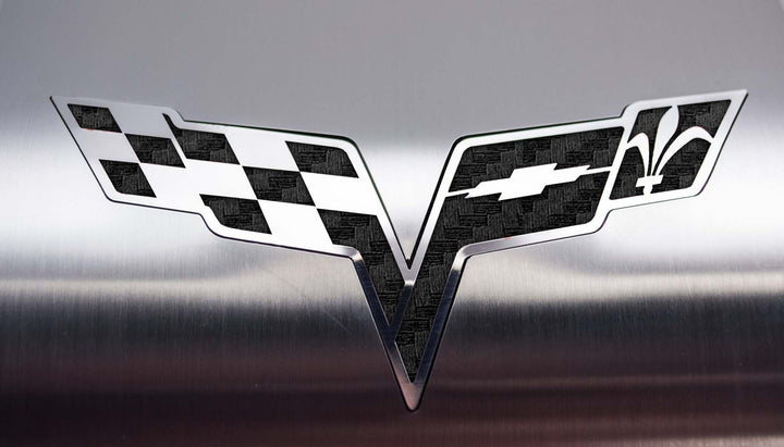 ACC 043122 Black carbon-fiber-look vinyl inlay detail on C6 Corvette crossed-flags alternator cover