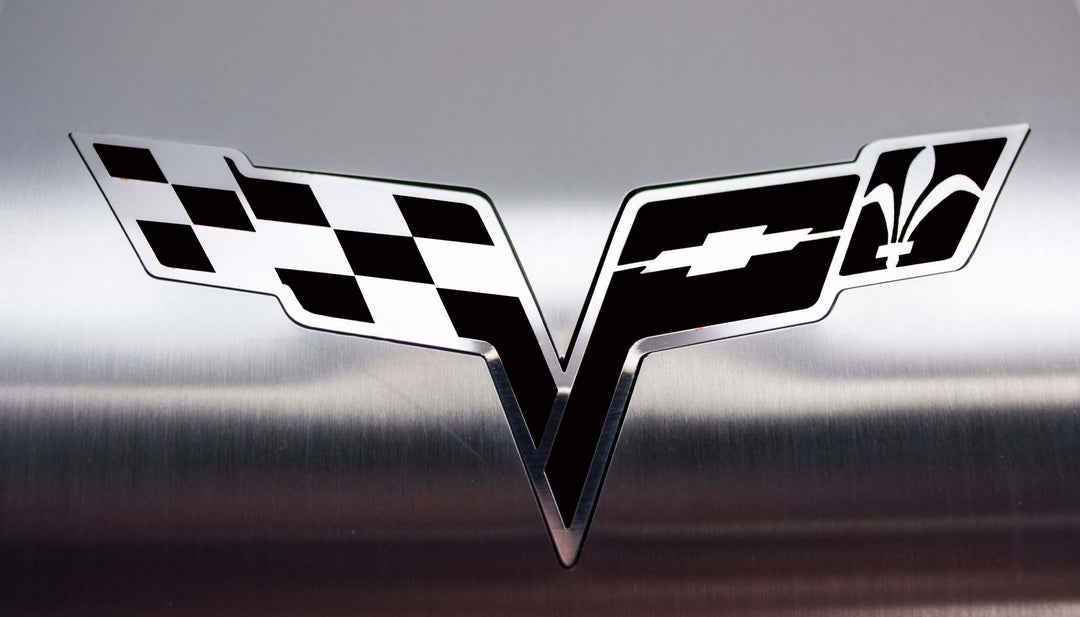 ACC 043122 Black Solid inlay detail on C6 Corvette crossed-flags alternator cover
