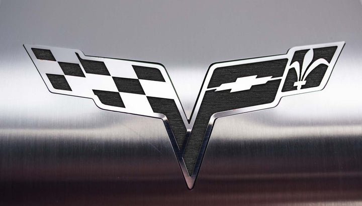ACC 043122 Brushed Black inlay detail on C6 Corvette crossed-flags alternator cover