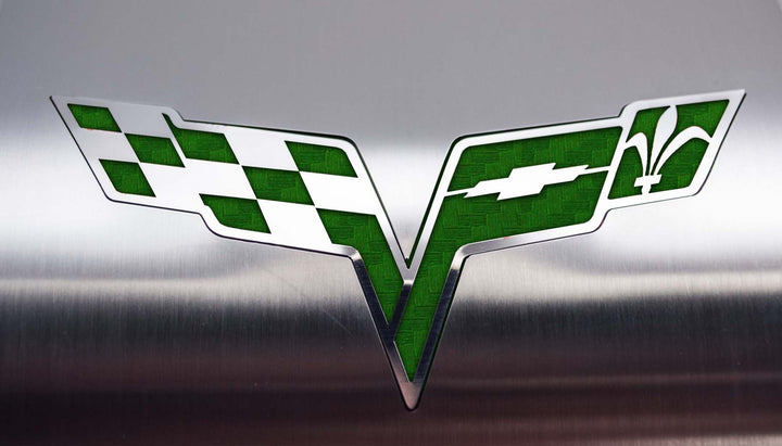 ACC 043122 Green carbon-fiber-look vinyl inlay detail on C6 Corvette crossed-flags alternator cover