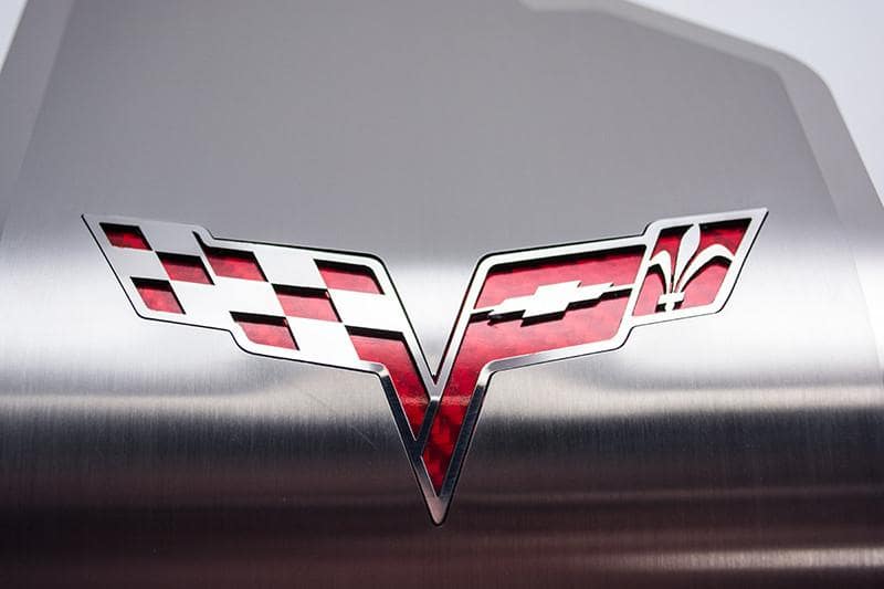 ACC 043122 Red carbon-fiber-look vinyl inlay detail on C6 Corvette crossed-flags alternator cover