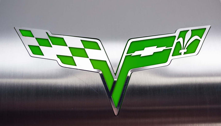 ACC 043122 Synergy Green Solid inlay detail on C6 Corvette crossed-flags alternator cover