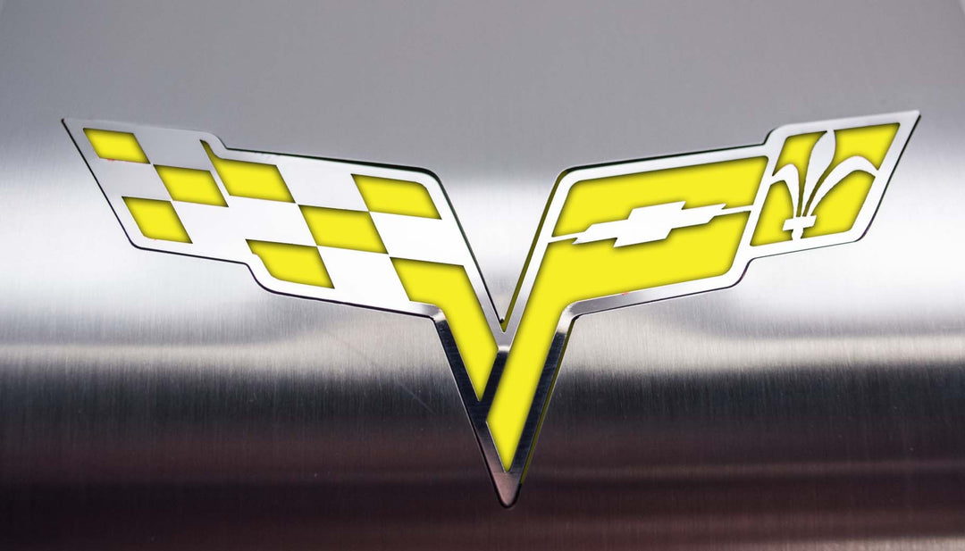 ACC 043122 Yellow Solid inlay detail on C6 Corvette crossed-flags alternator cover