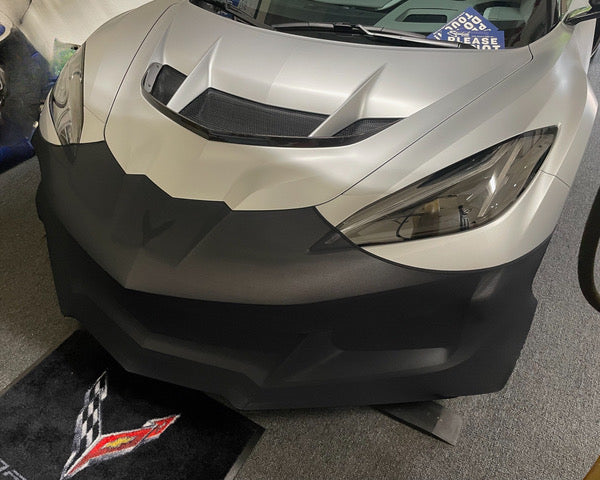 Close view of the NoviStretch FBM850V upper edge across the nose of a widebody C8 Corvette