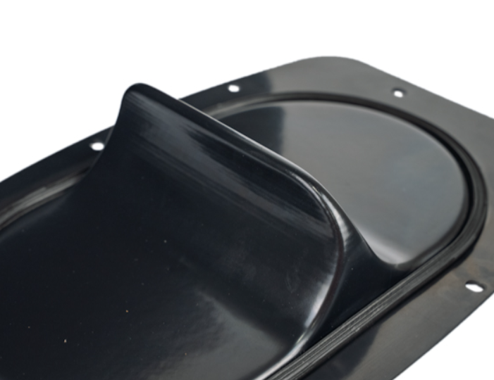 Detached lid and central partition detail of the Halltech Super Hornet intake for C8 Corvette ZR1 and ZR1X